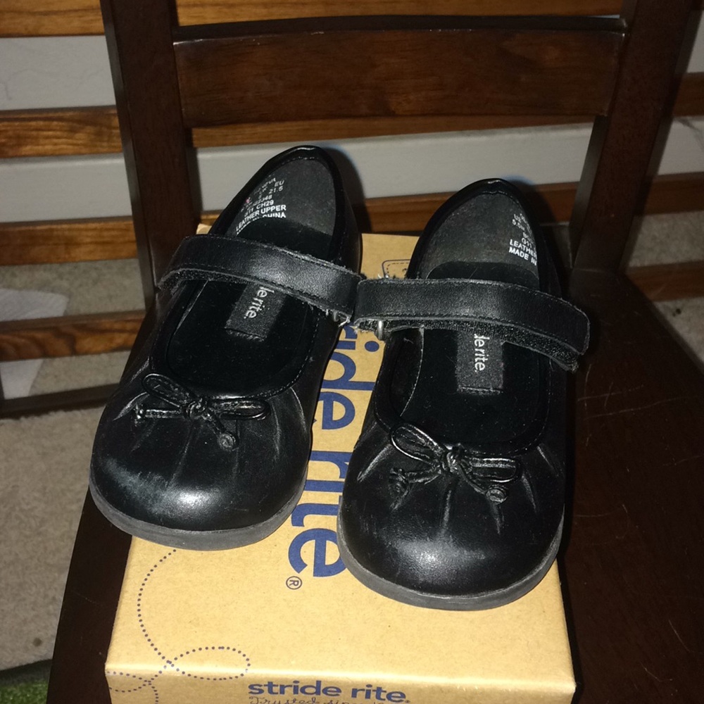 Girls Black Stride Rite "Geneva" leather 5.5M